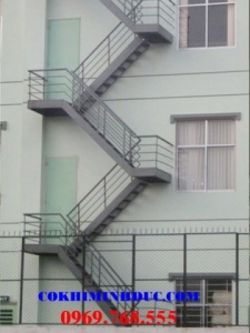 Cầu thang sắt 18